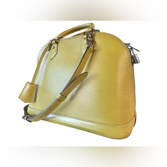 Louis Vuitton Handbags - Authentic Louis Vuitton Epi Alma Pm Bag